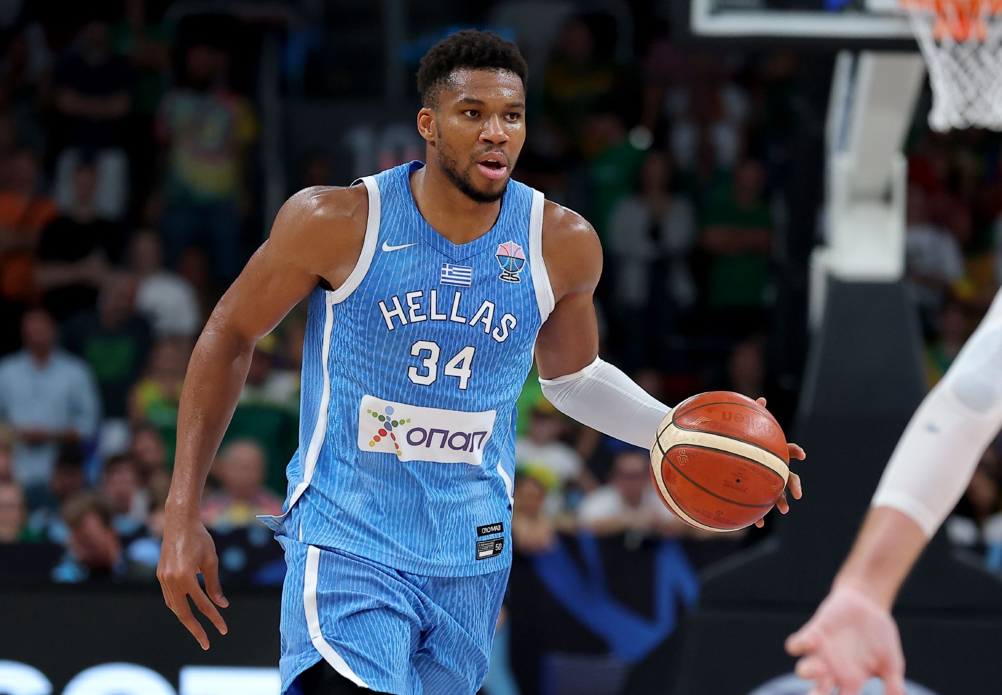 壹号娱乐登录入口 字母哥因伤早退雄鹿惨败 老鹰主场过关扳成22 