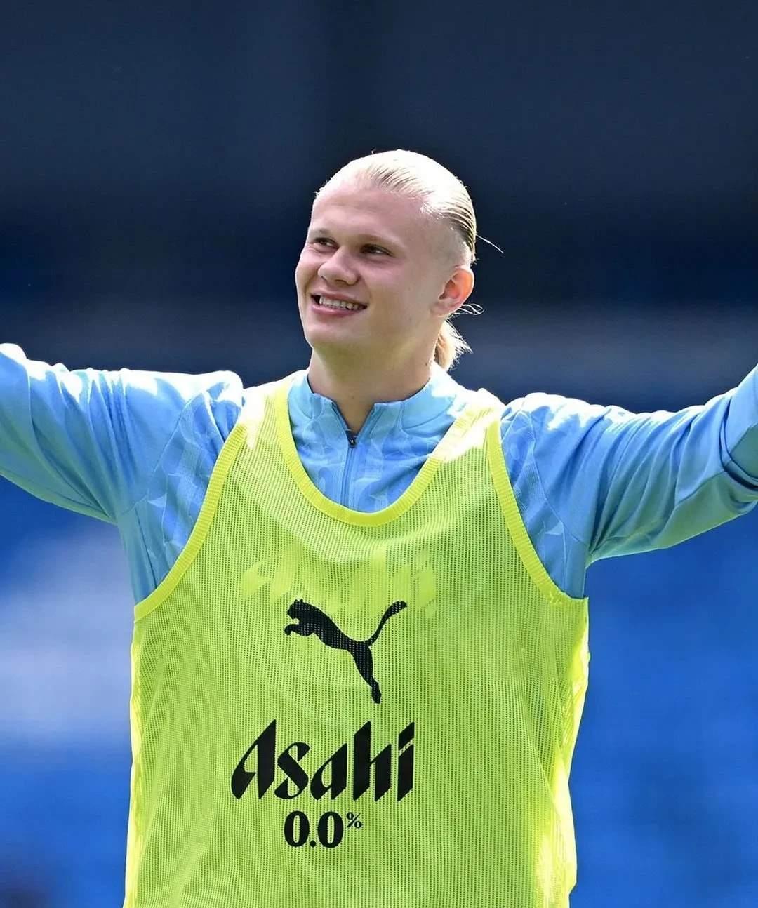 哈兰德在TL比赛中比分优势明显，精彩发挥引发热议！的简单介绍