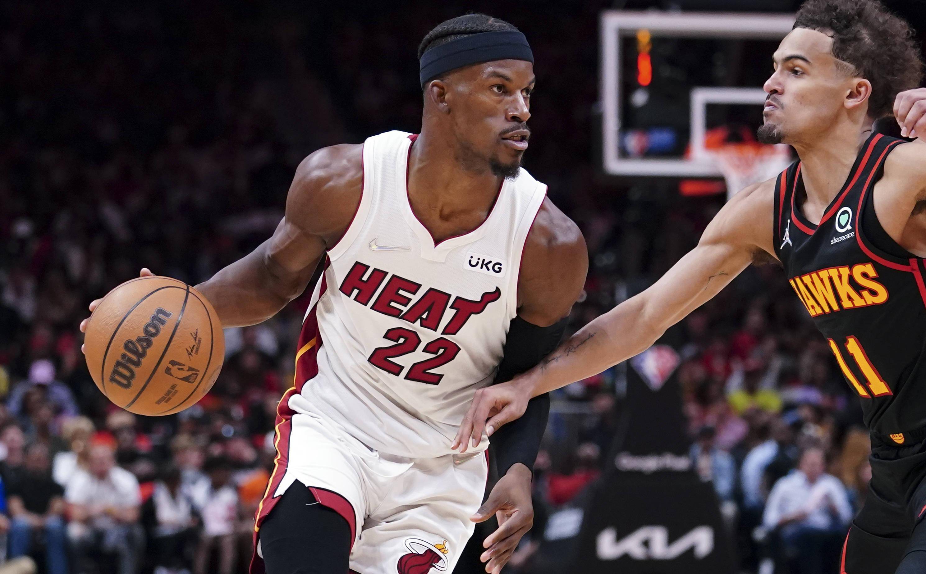  巴特勒在西班牙队比赛中出色防守，惊险取胜引发热议！