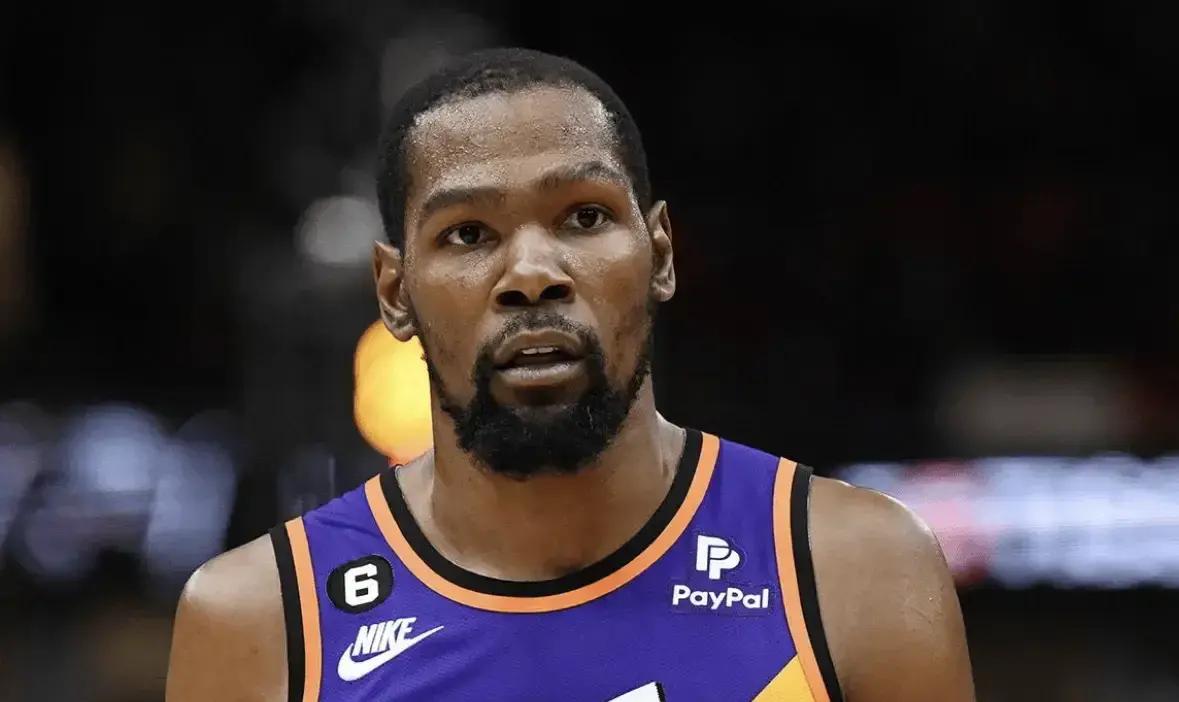 壹号娱乐杜兰特回归赛场，逆转首场状态亮眼，独行侠观众沸腾！的简单介绍