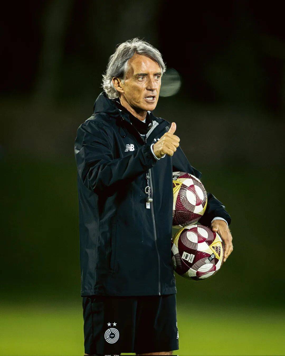 包含转会期拉齐奥调整名单以备欧篮联多特蒙德冲刺阶段完成体检，关键时刻罗马调整名单以备足总杯瞬间刷屏的词条